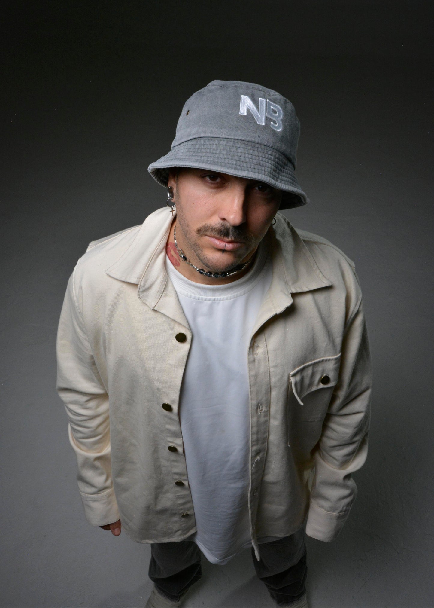 Gorra capelina gris